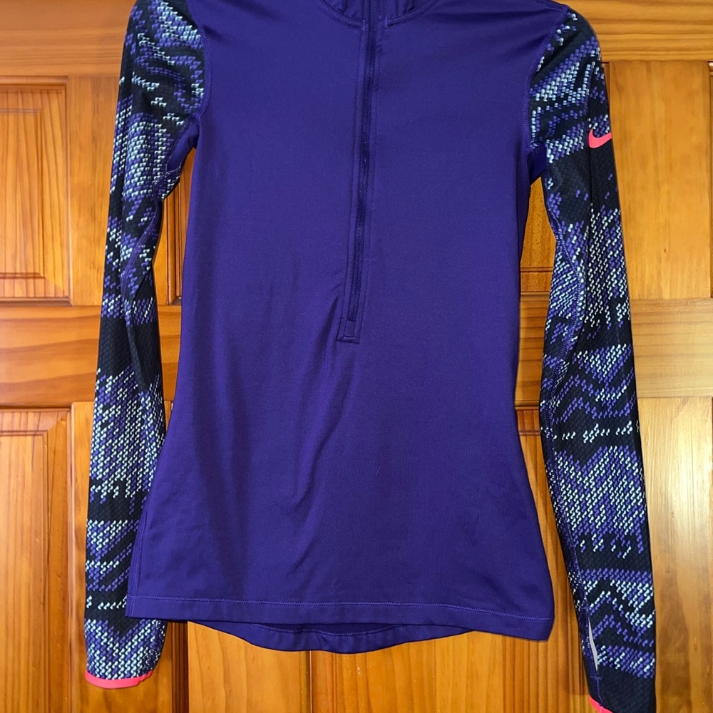 Nike Women's Purple and Black Long Sleeve Tee